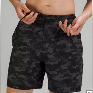 (S) Lululemon Men’s Pace Breaker Shorts